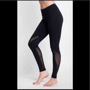 The Free Yoga Leggings NWT!